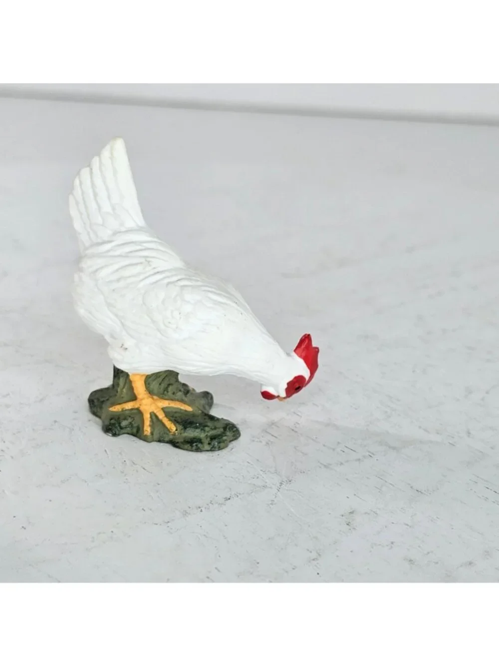 Schleich White Hen Pecking Chicken #13126 Farm Animals Figure Collectable
